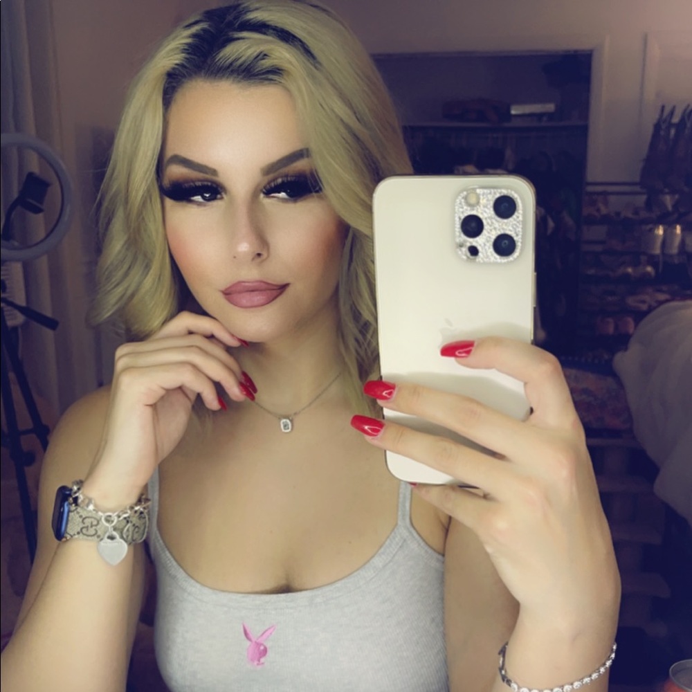 Meet your Posher, Ella